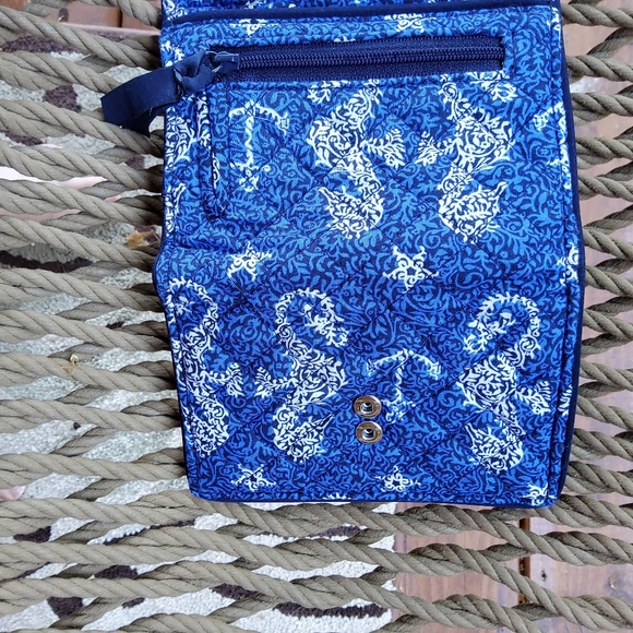 Vera Bradley Sea Horse of Course Riley Wallet - Picture 7 of 16